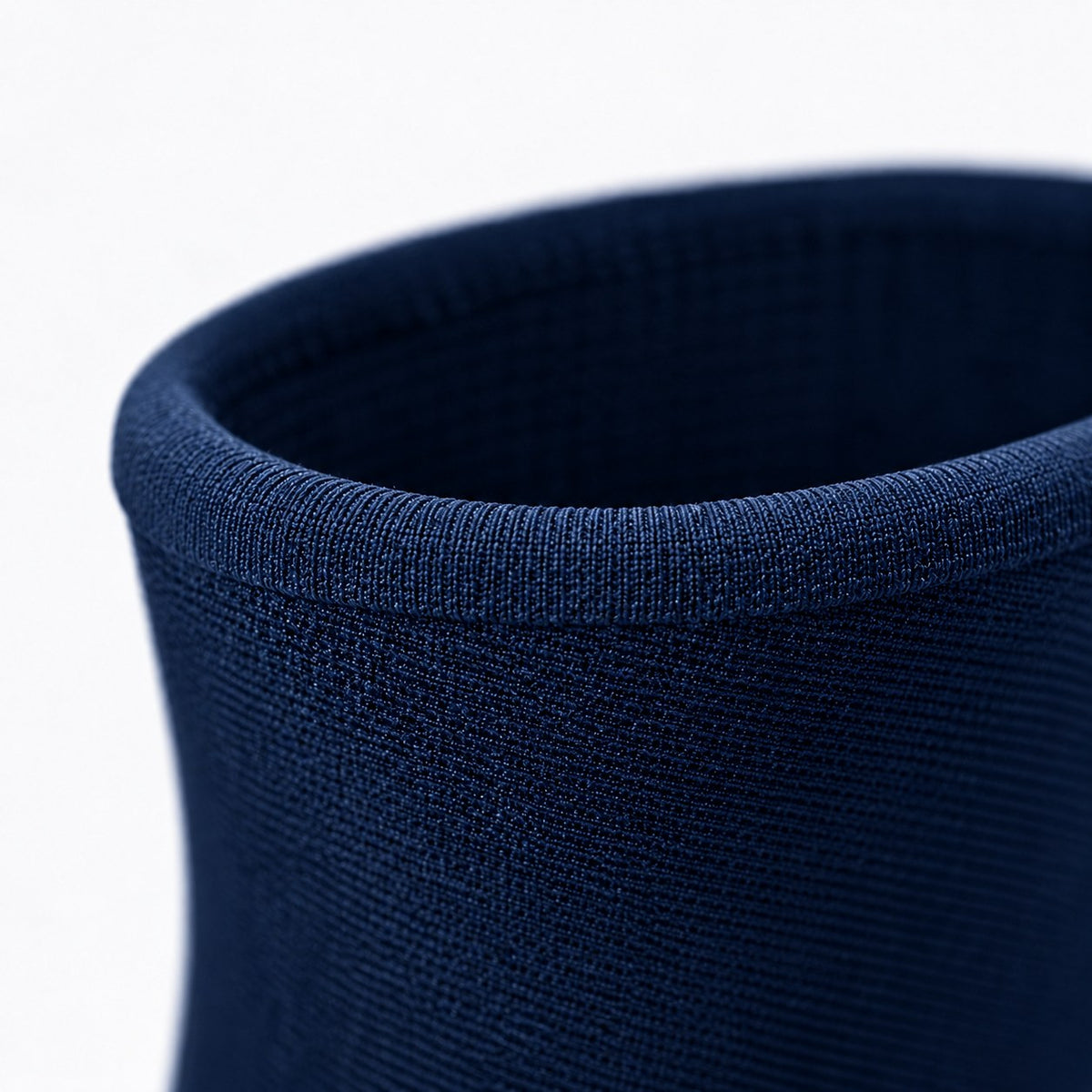Primer plano de puño tubular azul marino