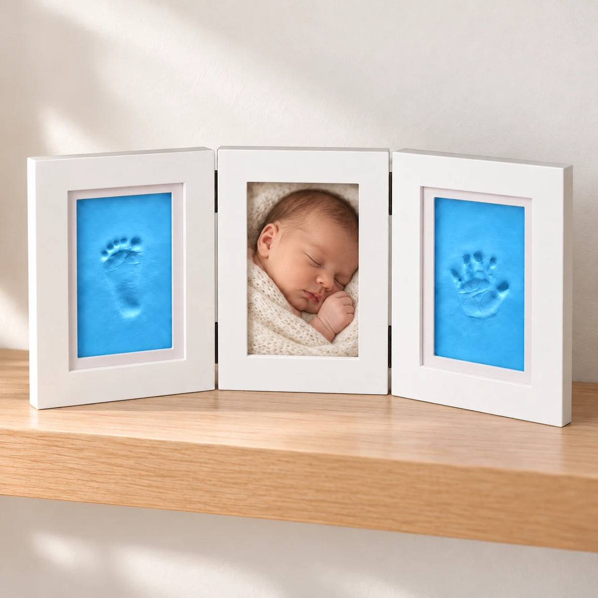 Tríptico de huellas de bebé con foto de recién nacido